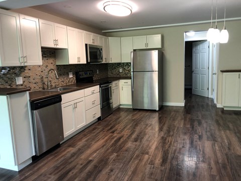 Floor plan for 2 beds, 2 baths, 975 sqft